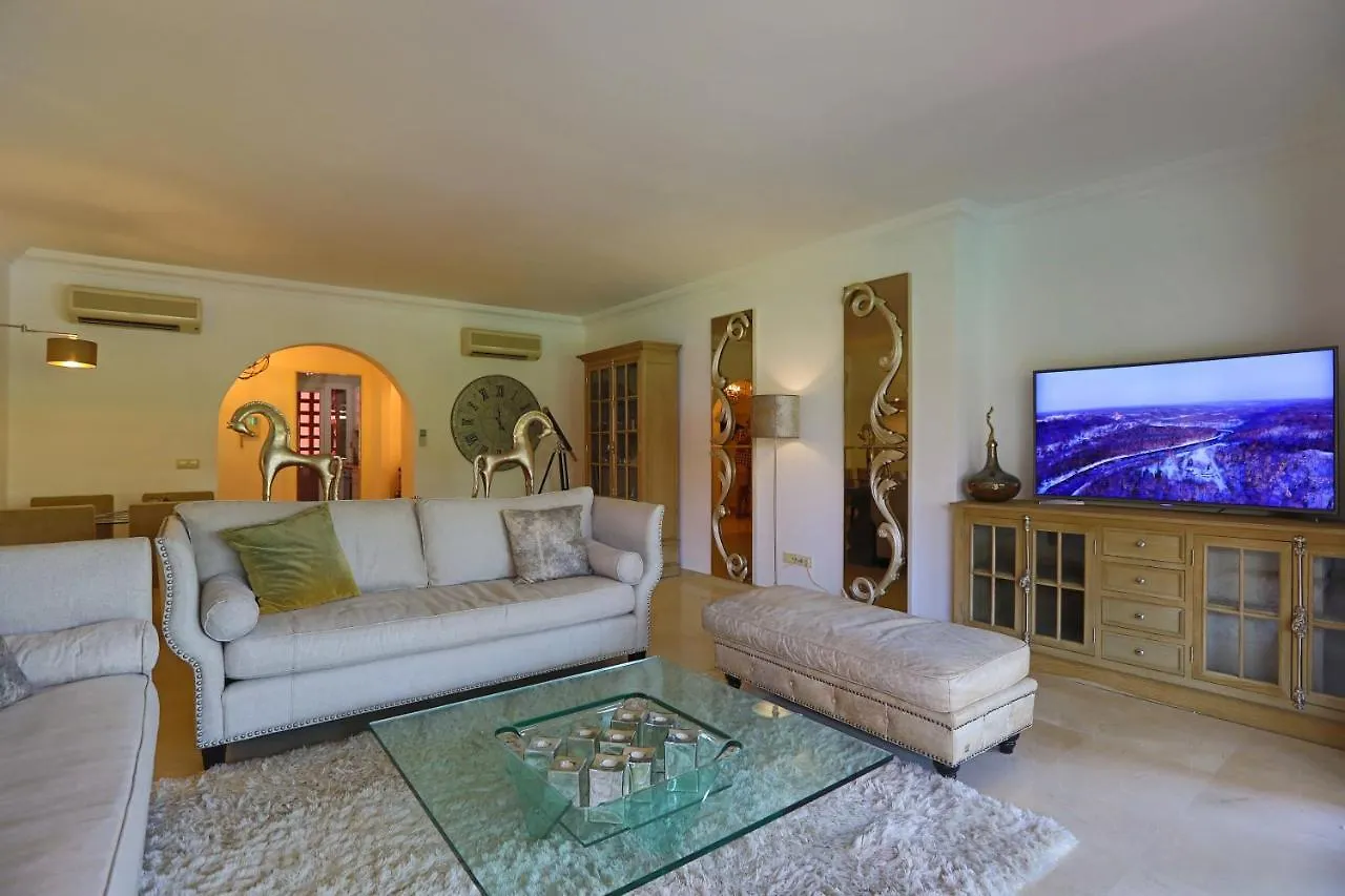 R08 Mijas Golf Apartment